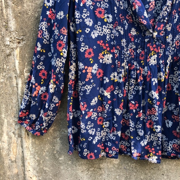 Old Navy Blue Floral Top - Picture 4 of 8